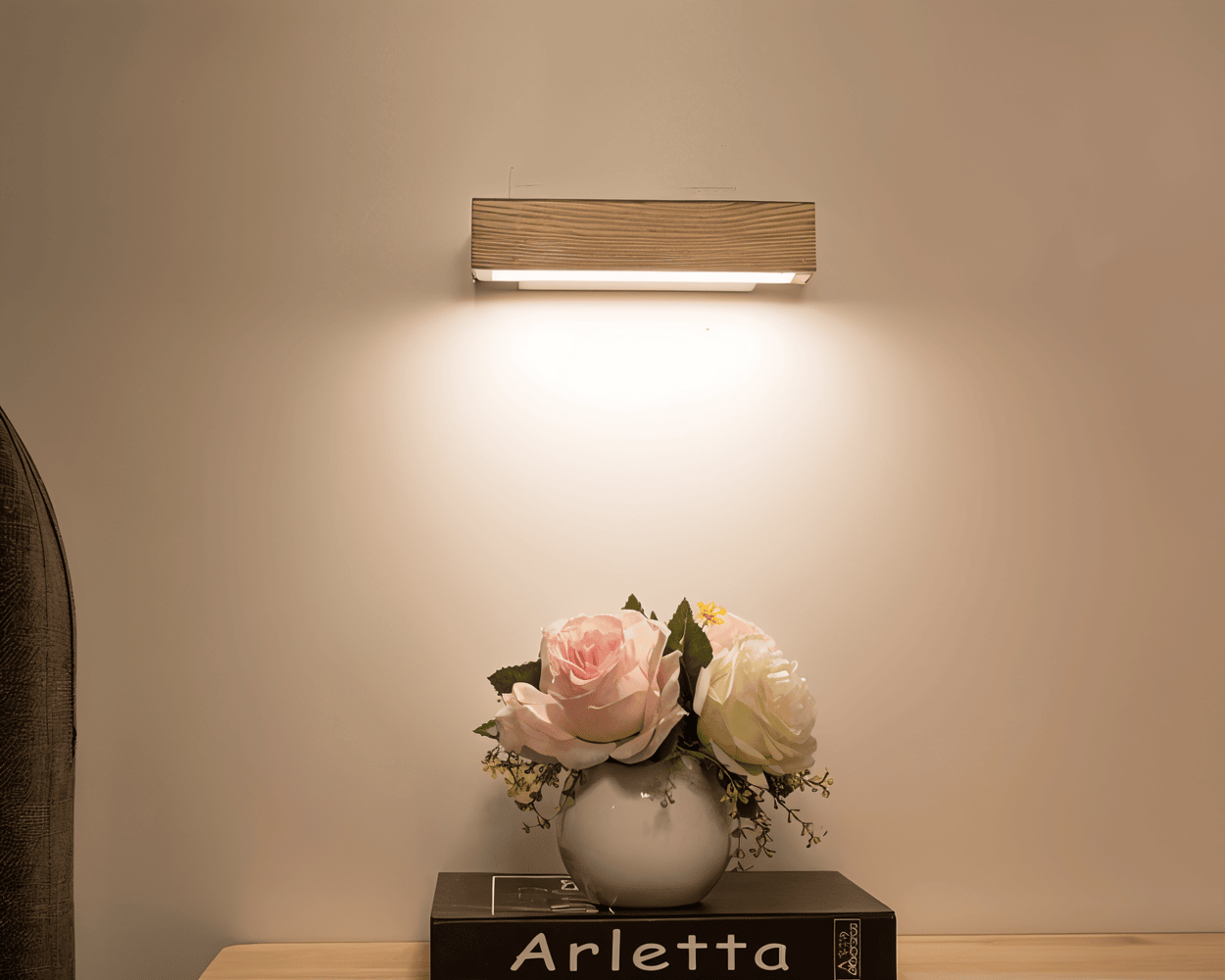 LumoTurn – 360° Roterbar Rektangulär Vägglampa i Trä