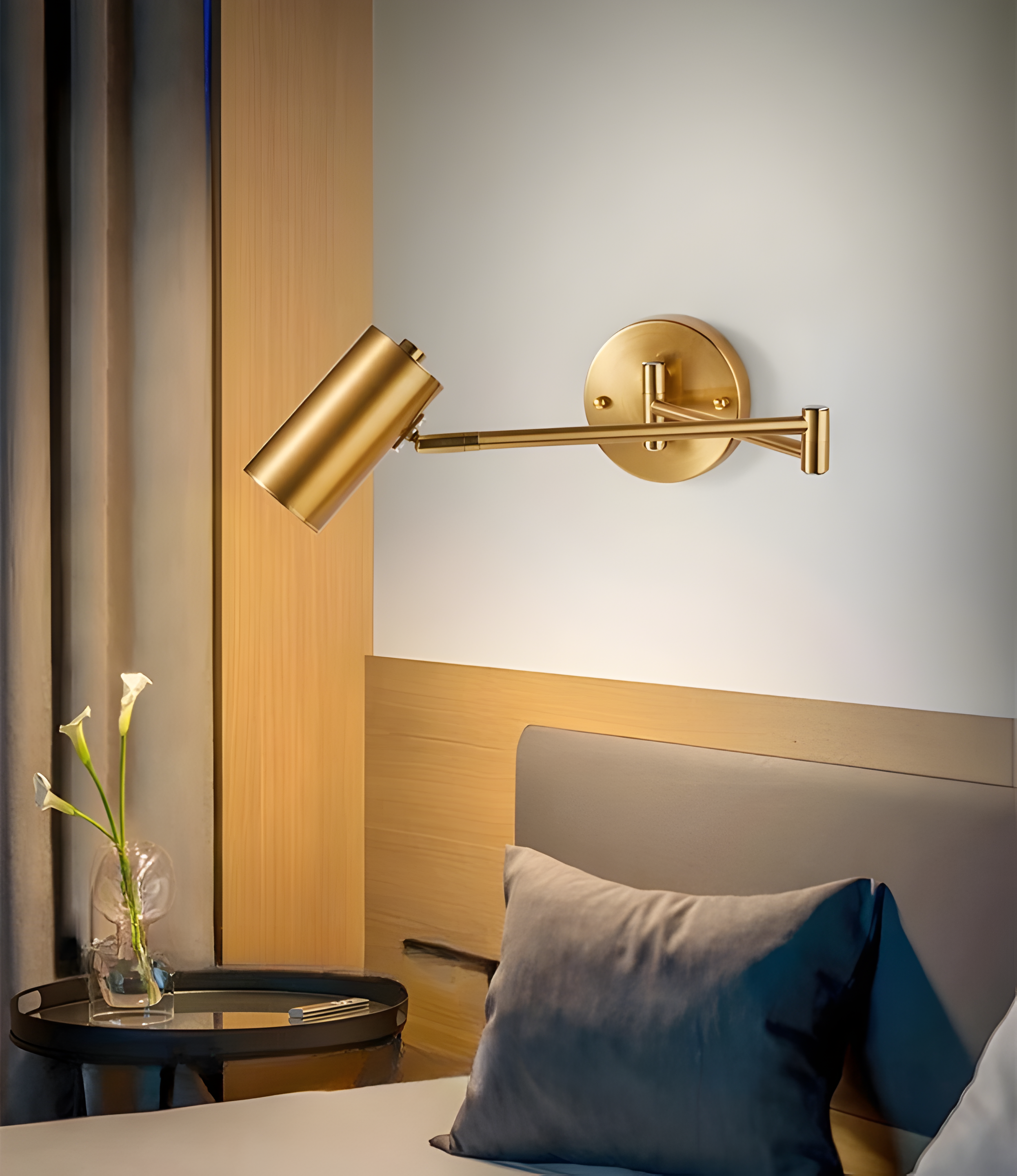 FlexaLume – Justerbar Vägglampa i Guld & Svart för Sovrum och Läsning