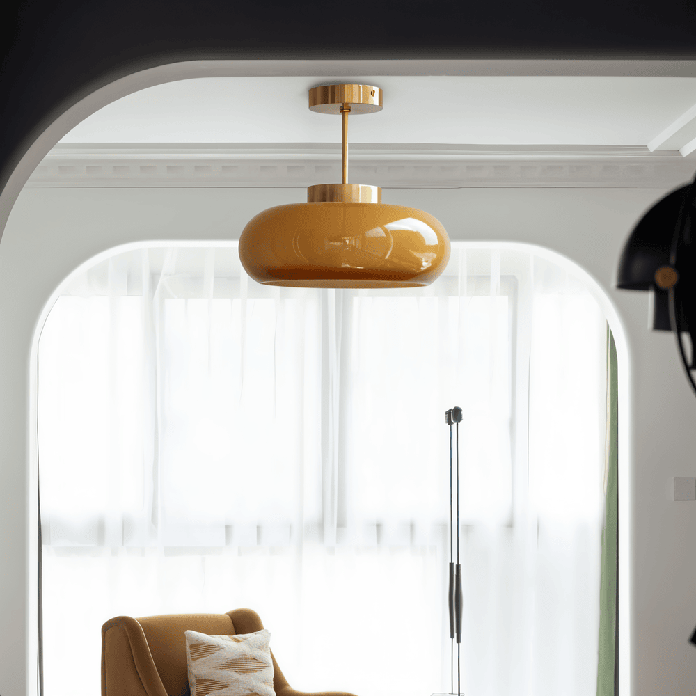 AmberGleam – Klassisk Gul Vintage Taklampa i Glas och Mässing