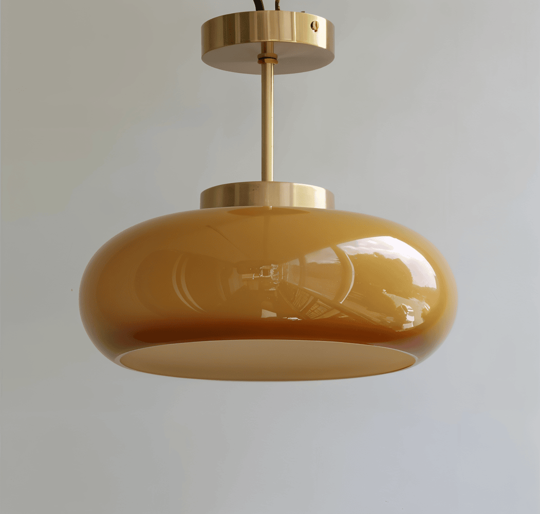 AmberGleam – Klassisk Gul Vintage Taklampa i Glas och Mässing