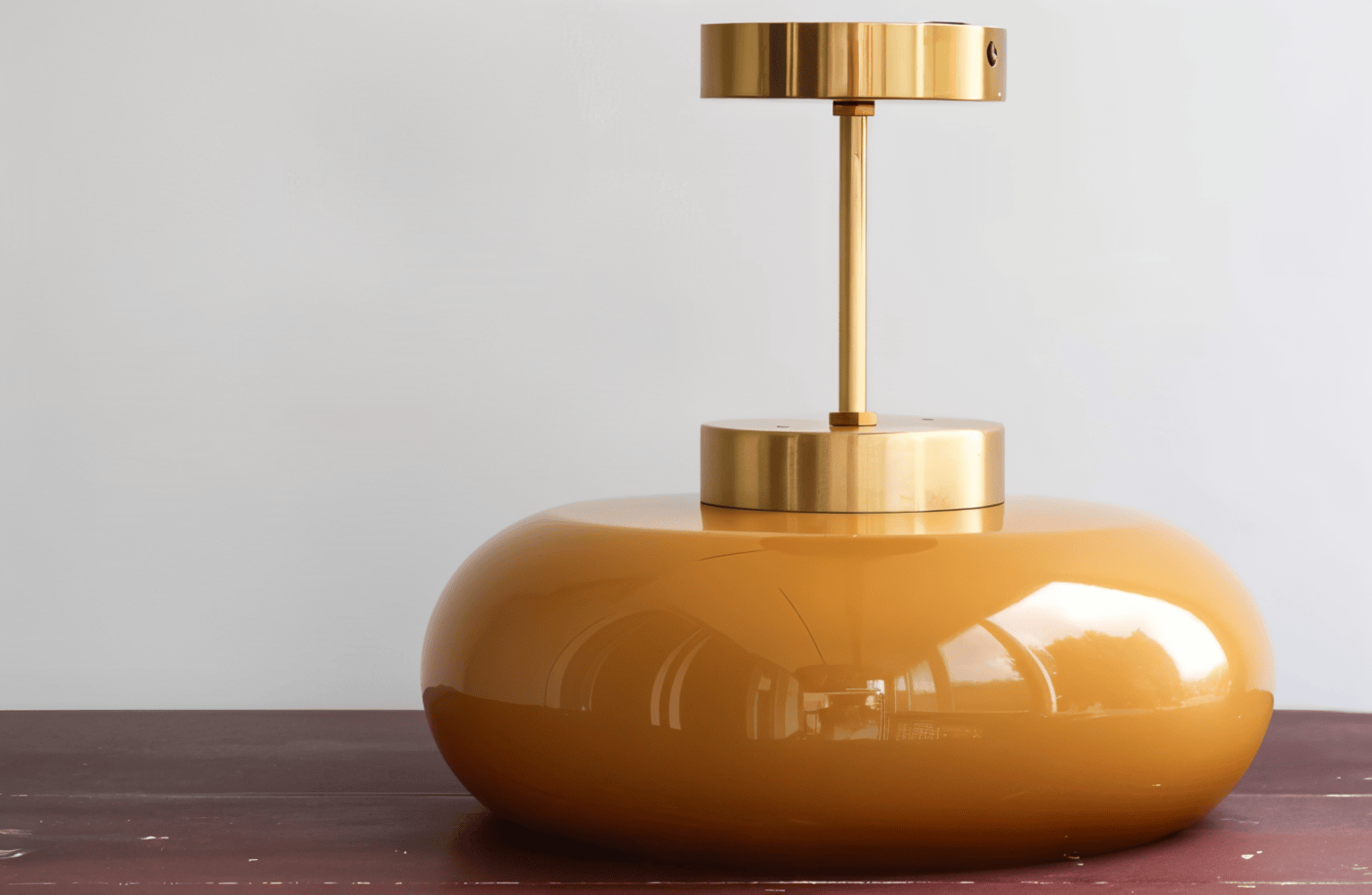 AmberGleam – Klassisk Gul Vintage Taklampa i Glas och Mässing