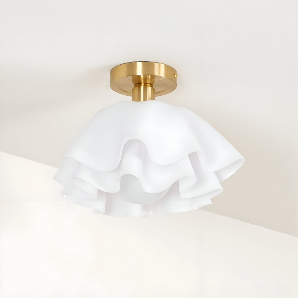 Floravie – Blomformad Vit Taklampa i Akryl med Gyllene Bas