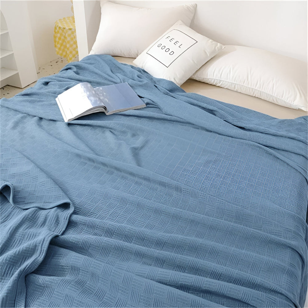 PureBreathe Cozy – Andningsbar Bomullsfleecefilt i Stilren Stickad Design