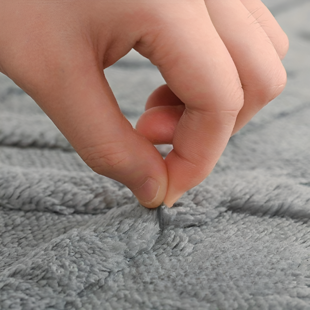 Diamora – Mjuk Badmatta i Mikrofiber med Diamantmönster