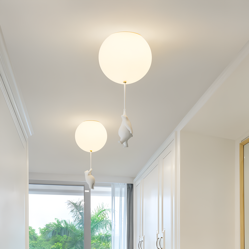 Lunabear – Lekfull Ballongpendellampa i Harz och Akryl för Barnrum