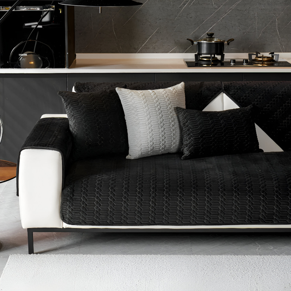 VelvetGuard Luxe – Svart Plyschigt Halkfritt Sofföverdrag med Geometrisk Struktur