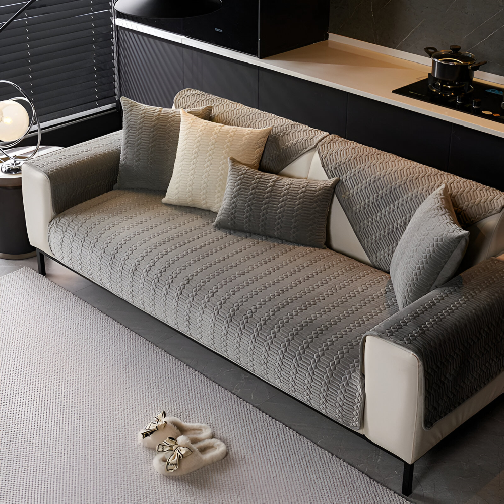VelvetGuard Luxe – Svart Plyschigt Halkfritt Sofföverdrag med Geometrisk Struktur