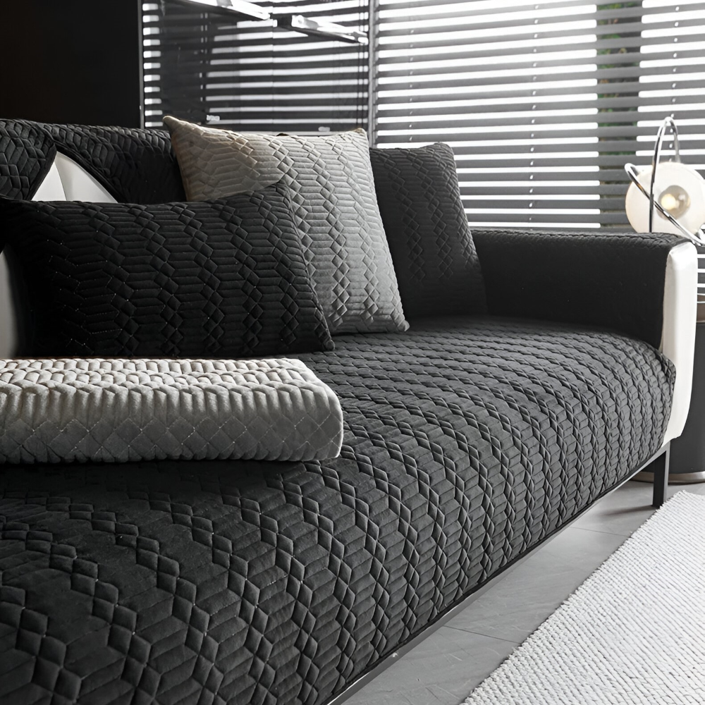 VelvetGuard Luxe – Svart Plyschigt Halkfritt Sofföverdrag med Geometrisk Struktur