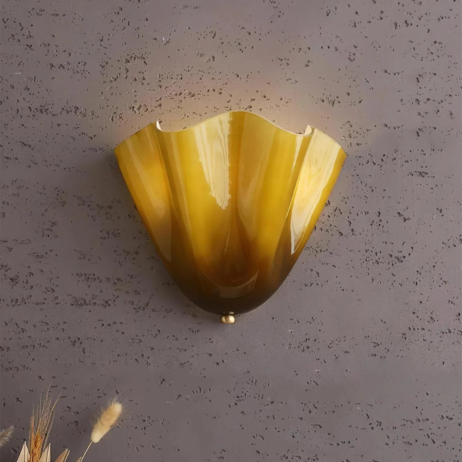Retro vägglampa i färgat glas med Art Deco-design