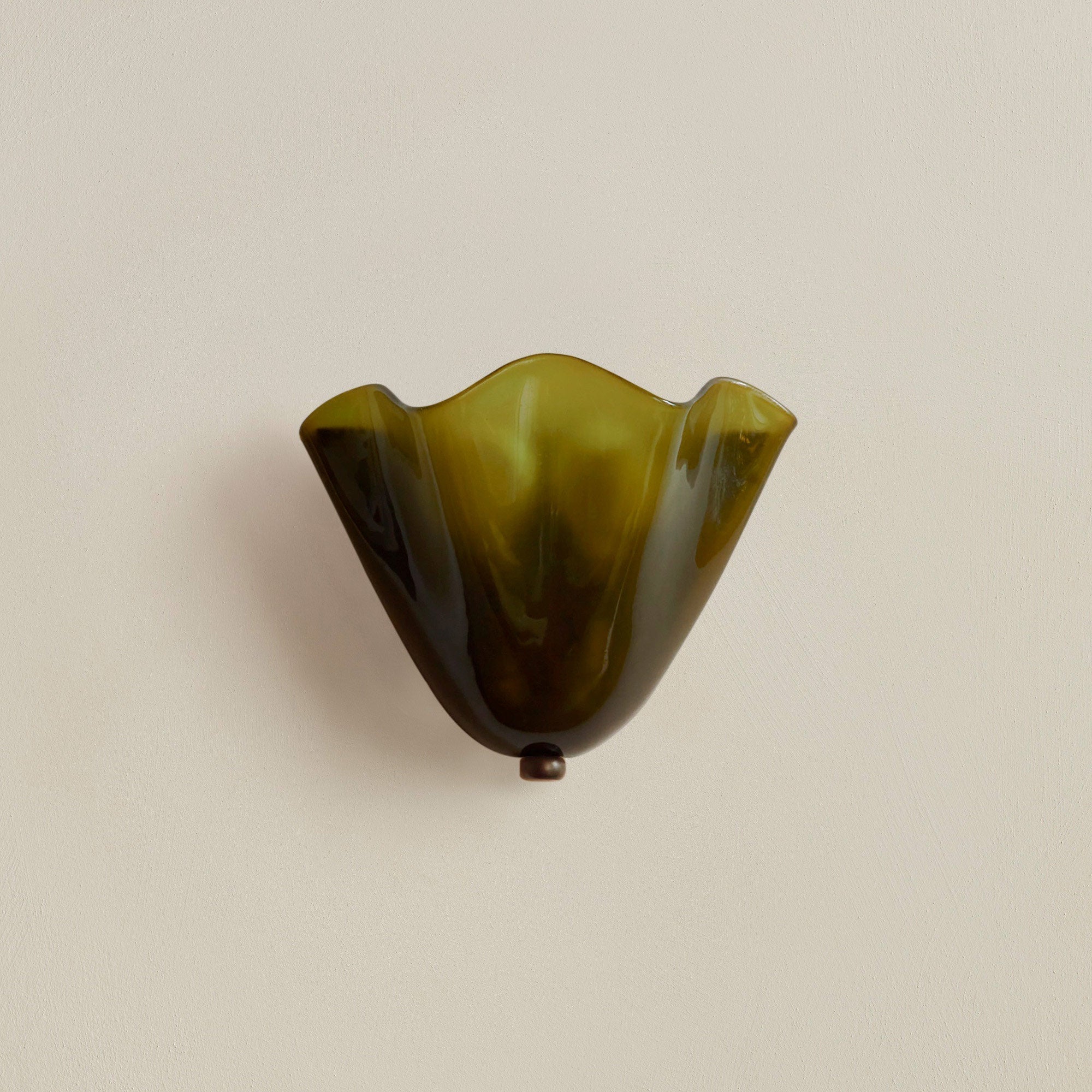 Retro vägglampa i färgat glas med Art Deco-design