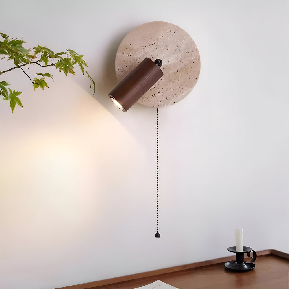 LumoStone – Mini Rund LED Vägglampa | Svängbar Vägglampa i Travertin & Trä