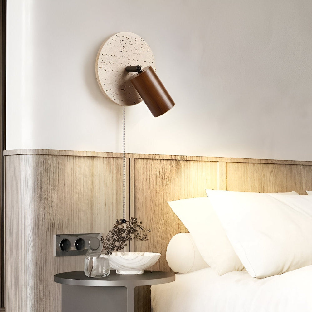 LumoStone – Mini Rund LED Vägglampa | Svängbar Vägglampa i Travertin & Trä
