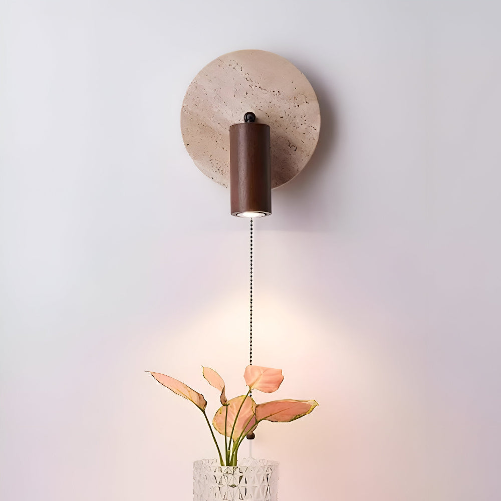 LumoStone – Mini Rund LED Vägglampa | Svängbar Vägglampa i Travertin & Trä