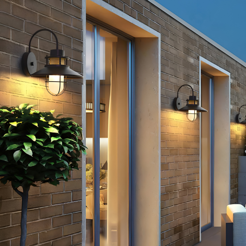 RustBlack – Industriell Vägglampa i Järn och Glas för Inomhus & Utomhusbruk