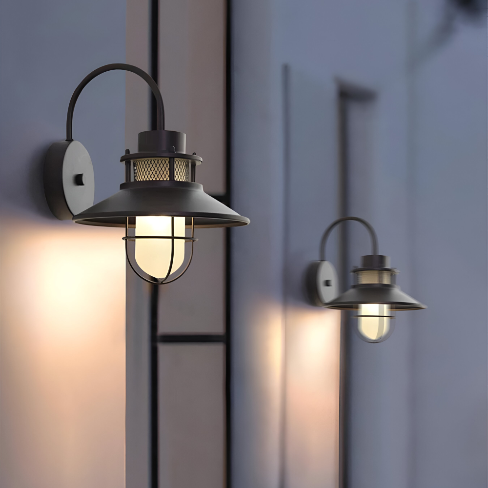 RustBlack – Industriell Vägglampa i Järn och Glas för Inomhus & Utomhusbruk