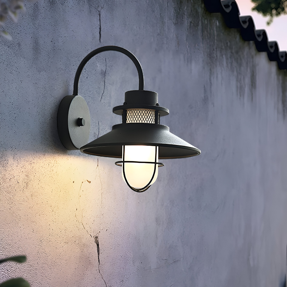 RustBlack – Industriell Vägglampa i Järn och Glas för Inomhus & Utomhusbruk