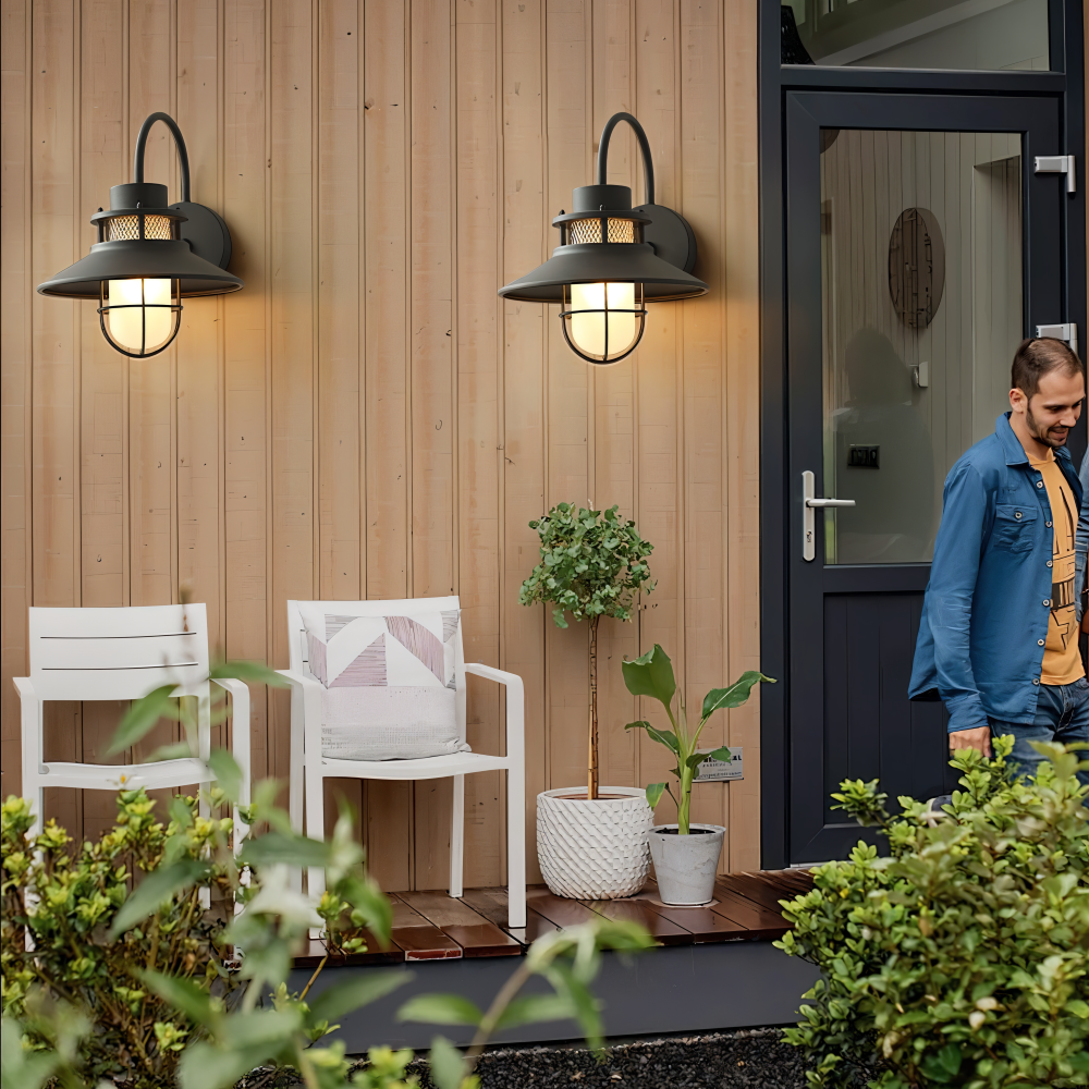RustBlack – Industriell Vägglampa i Järn och Glas för Inomhus & Utomhusbruk