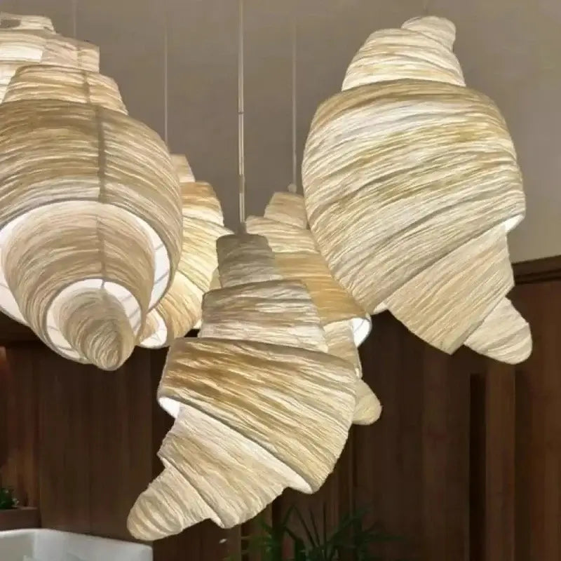 Spiralformad pendellampa i tyg med järnbas