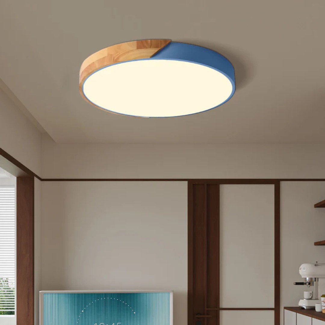 Skandinavisk LED-taklampa i trä med varm design