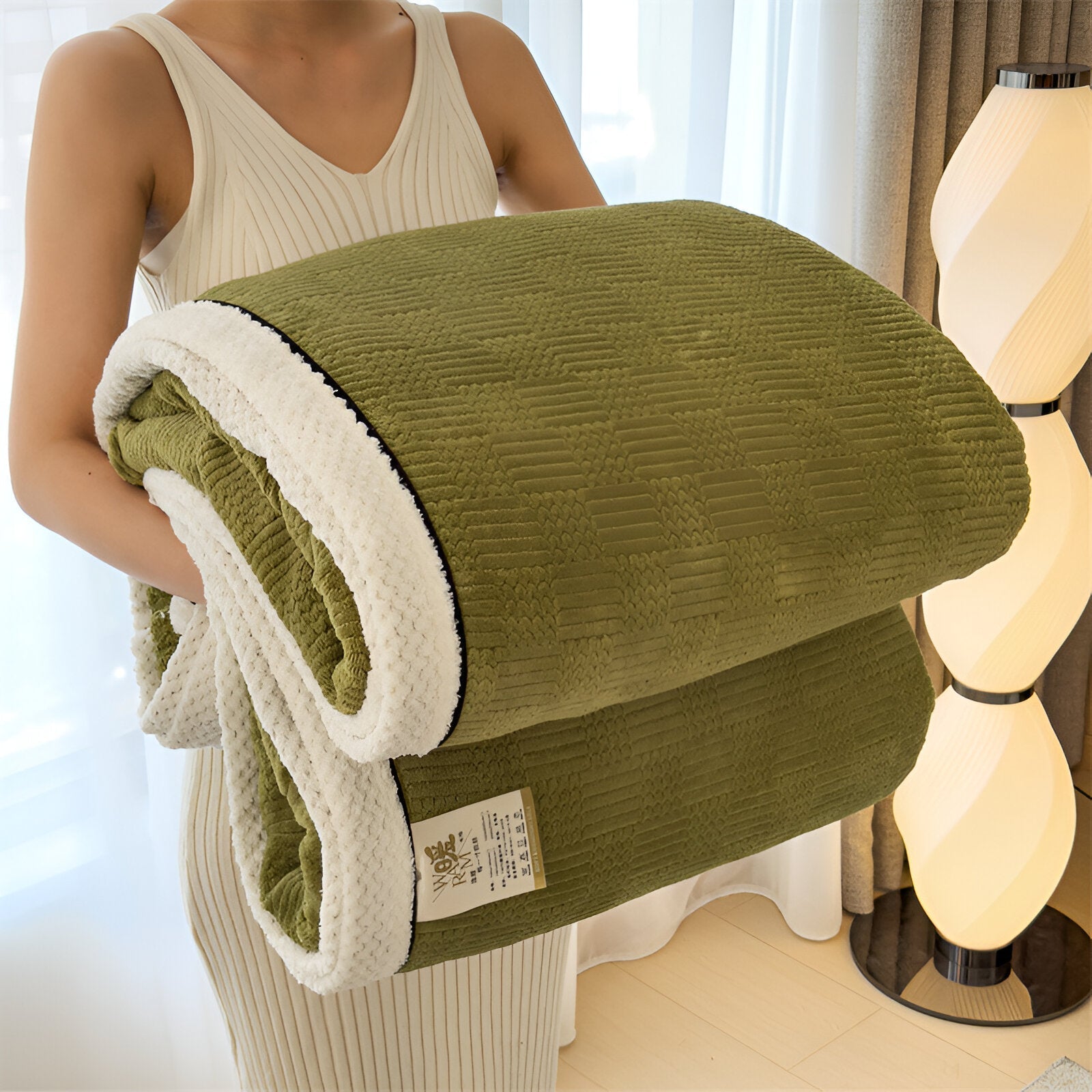 VelvetEdge Pläd – Präglad Lyxfilt med Elegant Kantdesign
