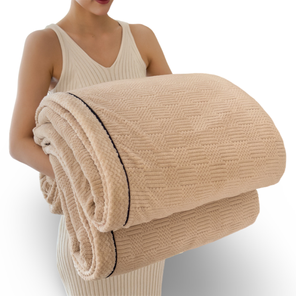 VelvetEdge Pläd – Präglad Lyxfilt med Elegant Kantdesign