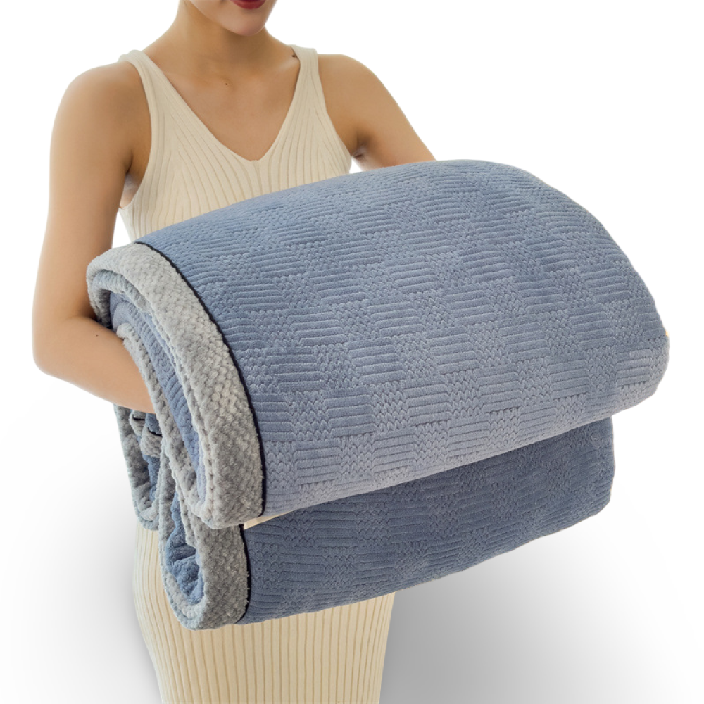 VelvetEdge Pläd – Präglad Lyxfilt med Elegant Kantdesign