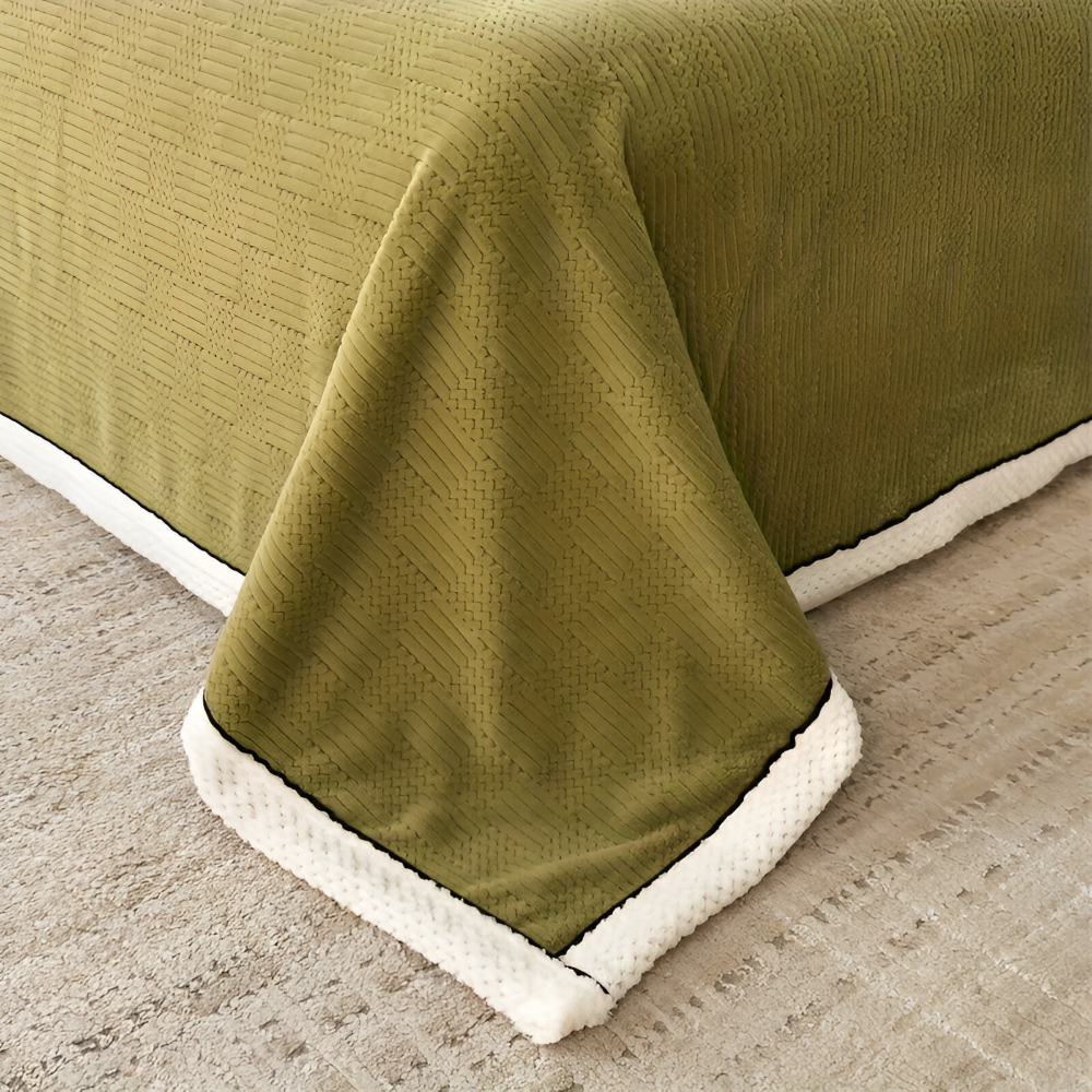 VelvetEdge Pläd – Präglad Lyxfilt med Elegant Kantdesign