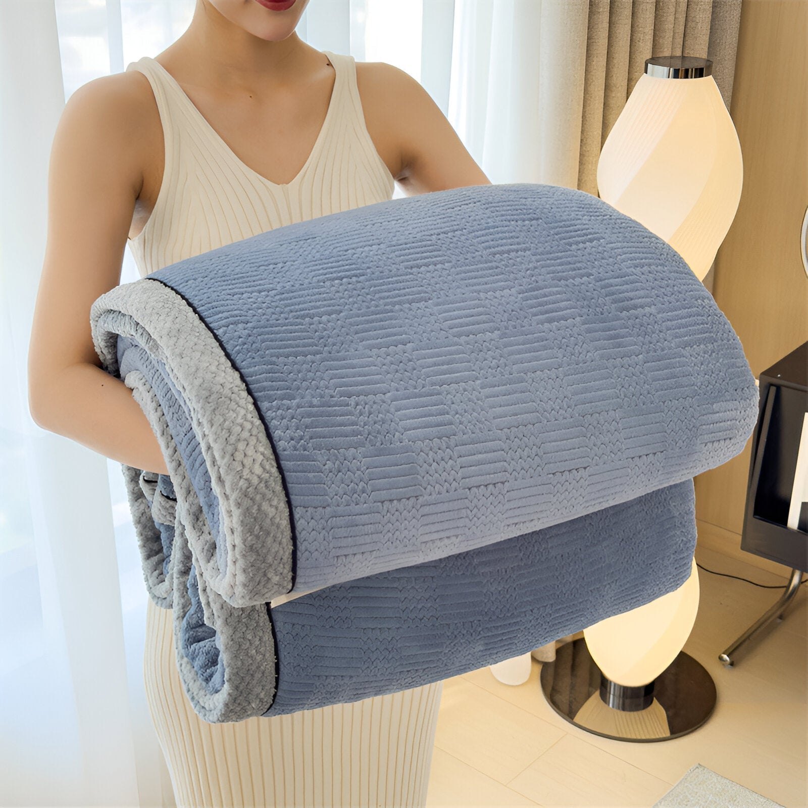 VelvetEdge Pläd – Präglad Lyxfilt med Elegant Kantdesign