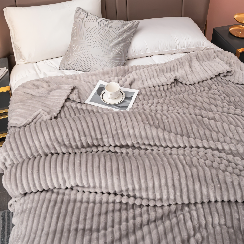 StripeHaven Pläd – Tjock Ribbad Fleecefilt för Året Runt Komfort