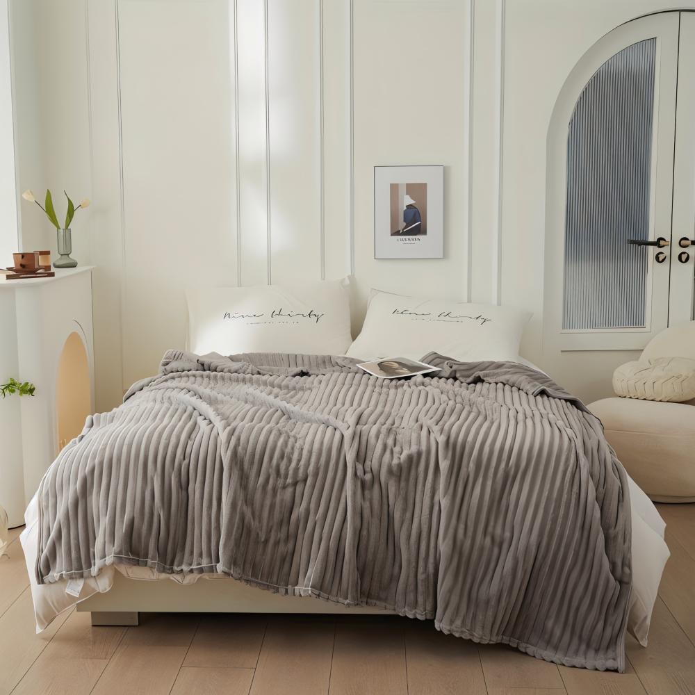 StripeHaven Pläd – Tjock Ribbad Fleecefilt för Året Runt Komfort