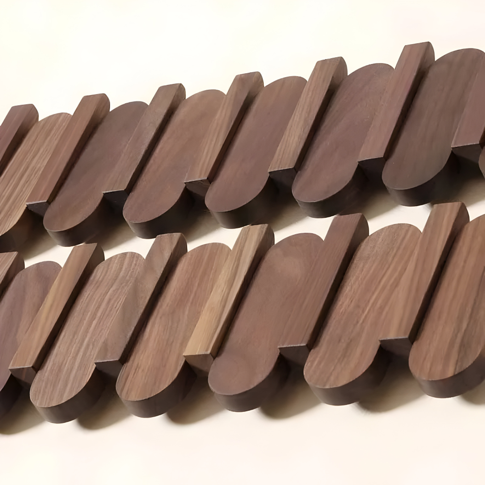 Walnoa – Väggmonterad Valnötshängare med Hylla & Krokar