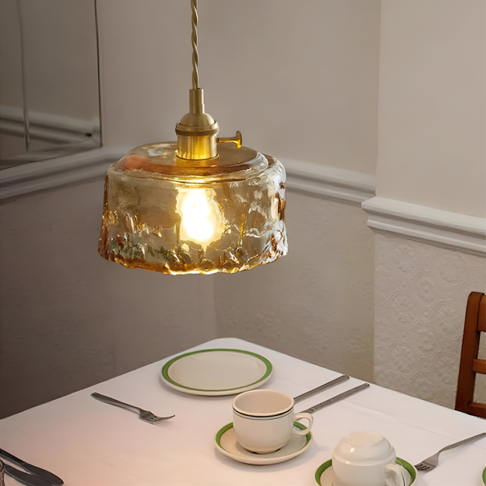 Brassoria – Vintage Glaspendellampa i Antik Mässing