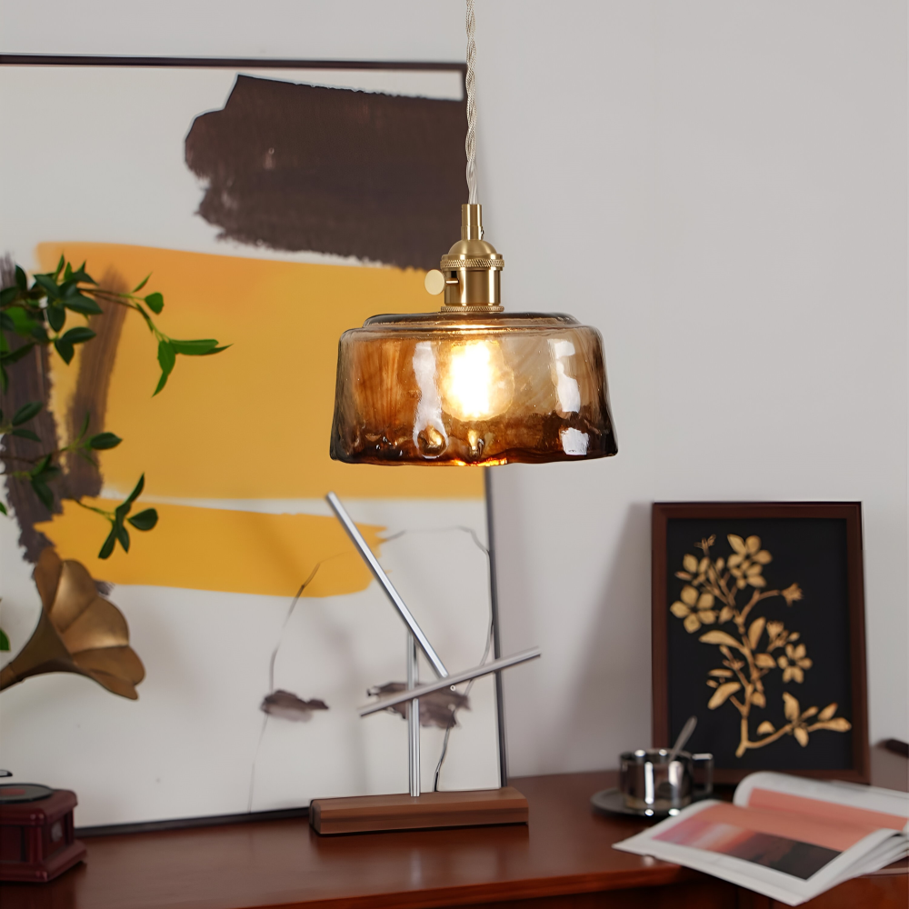 Brassoria – Vintage Glaspendellampa i Antik Mässing