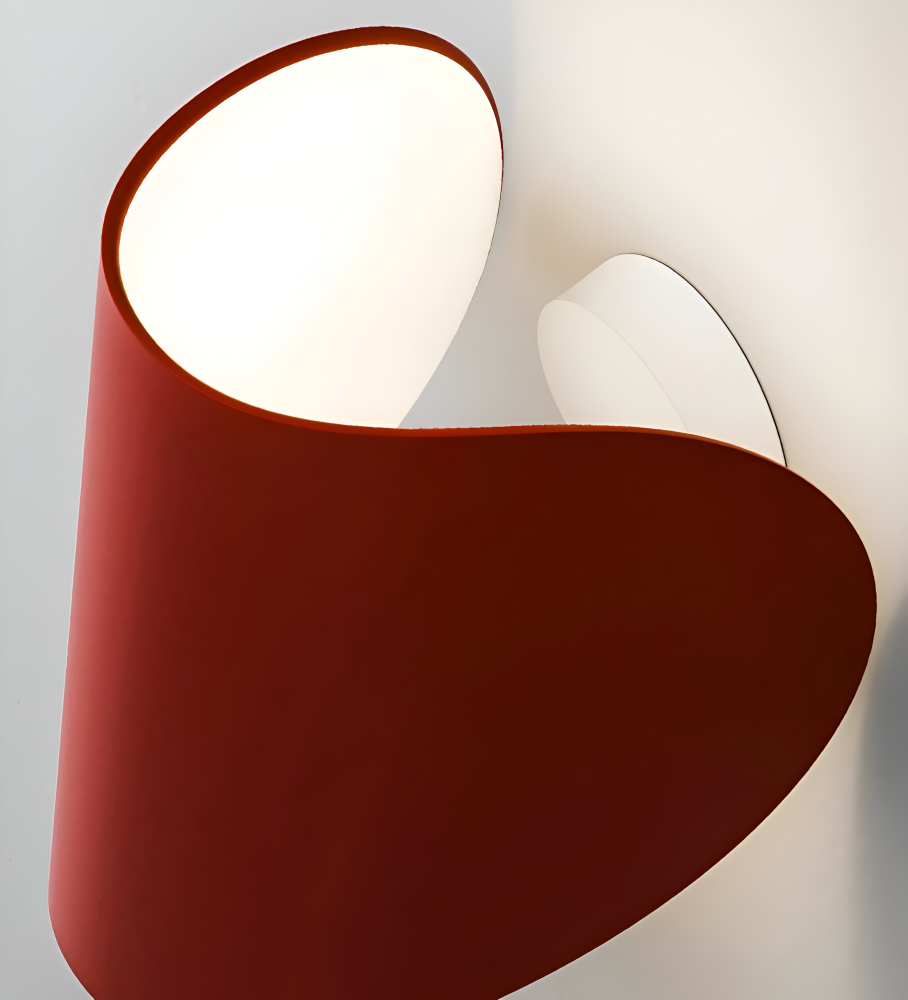 Twist – Vägglampa i Metall med Roterande Geometrisk Design