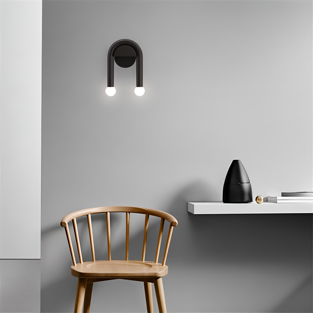 UDrop – Vägglampa i Svart Metallbåge med Dubbel LED-belysning och Konstnärlig Design