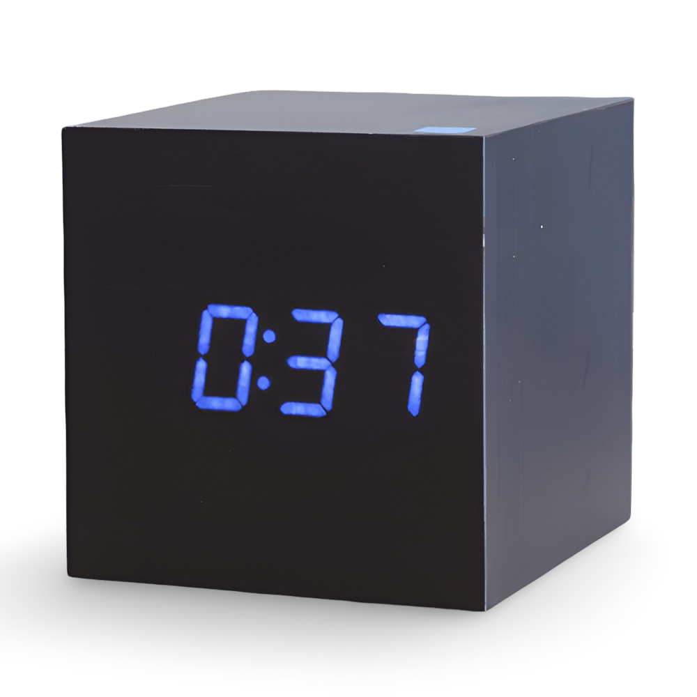 CubeGlow – Digital LED Träväckarklocka i Kubdesign