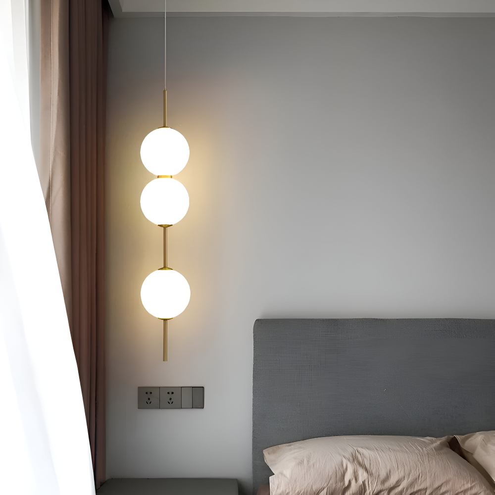 VertiGlobe – Lyxig Pendellampa med Vertikalt Snöre och Matt Glaskula