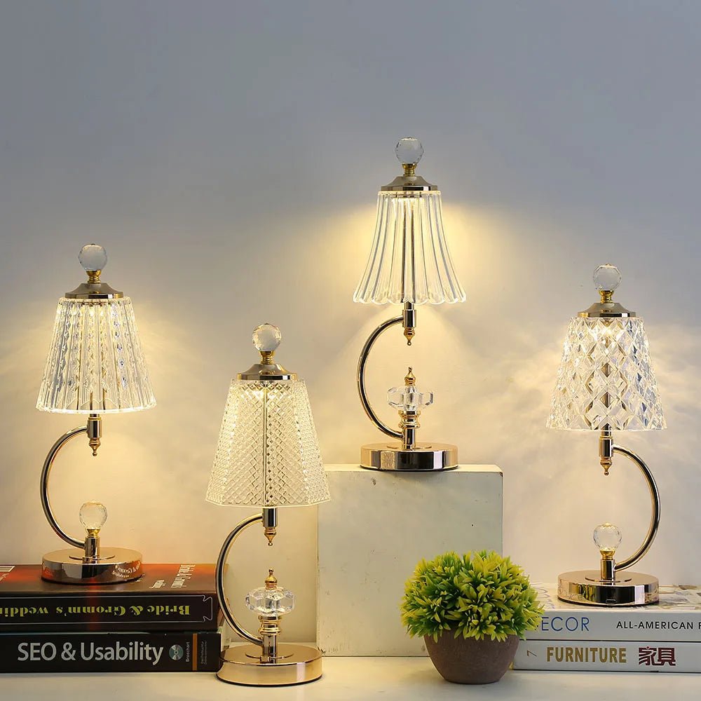AuroraLuxe – Vintage bordslampa i guld med kristallskärm och trådlös funktion