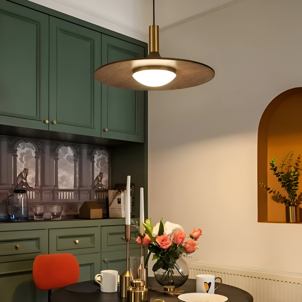 Valnöt – Nordisk Pendellampa i Runt Trä med LED-Belysning