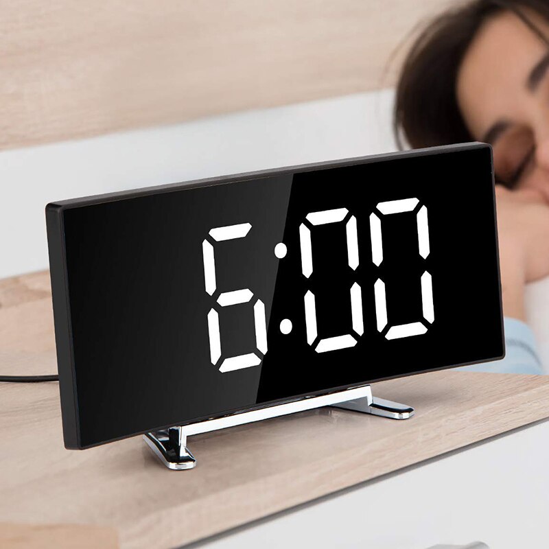 Digital väckarklocka med böjd LED-display
